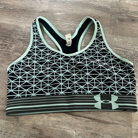 Under Armour women’s sports bra size M - Picture 1 of 3